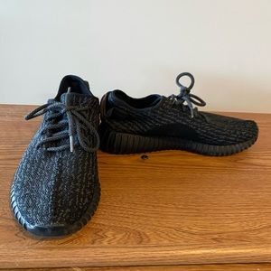 Men’s Black/grey Adidas Yeezys 10.5